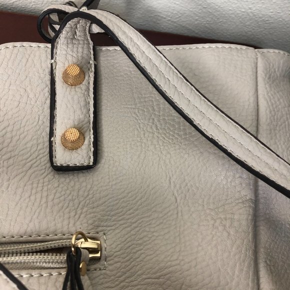 Jessica Simpson Faux Leather Two Toned Shoulder Bag Tote Logo Charm EUC - Picture 6 of 9